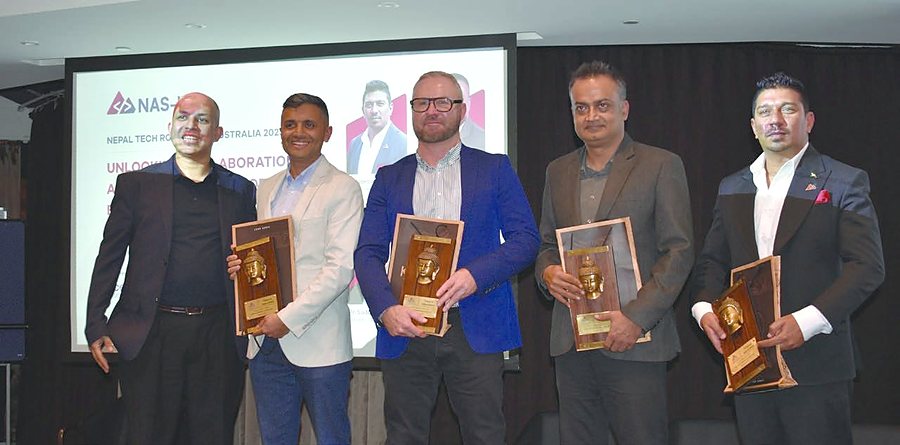 Recognition ceremony for participating companies at the Australia 2025 roadshow